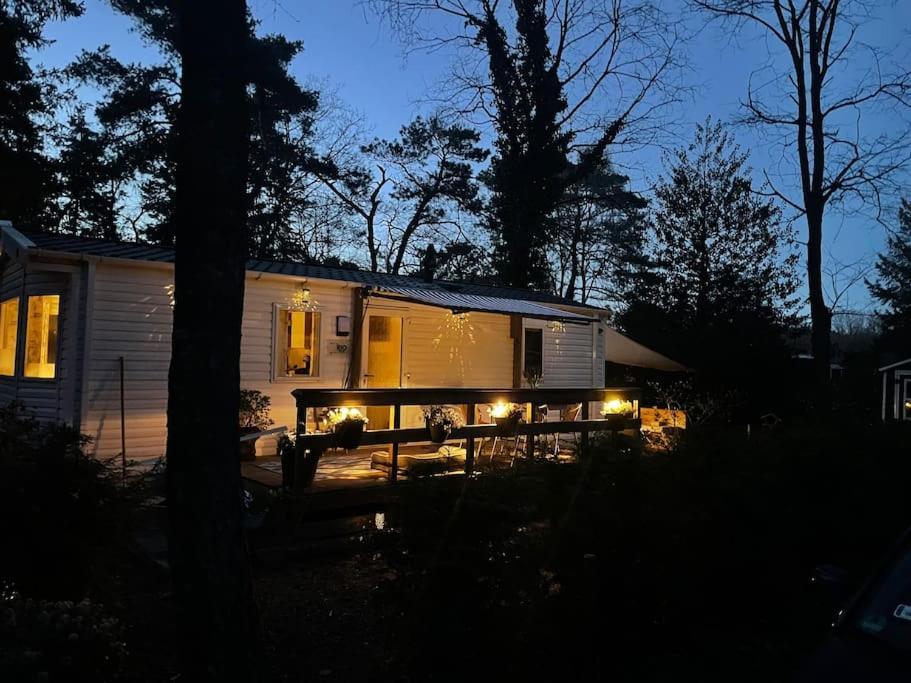 Knus Chalet Midden In De Bossen Nunspeet Esterno foto